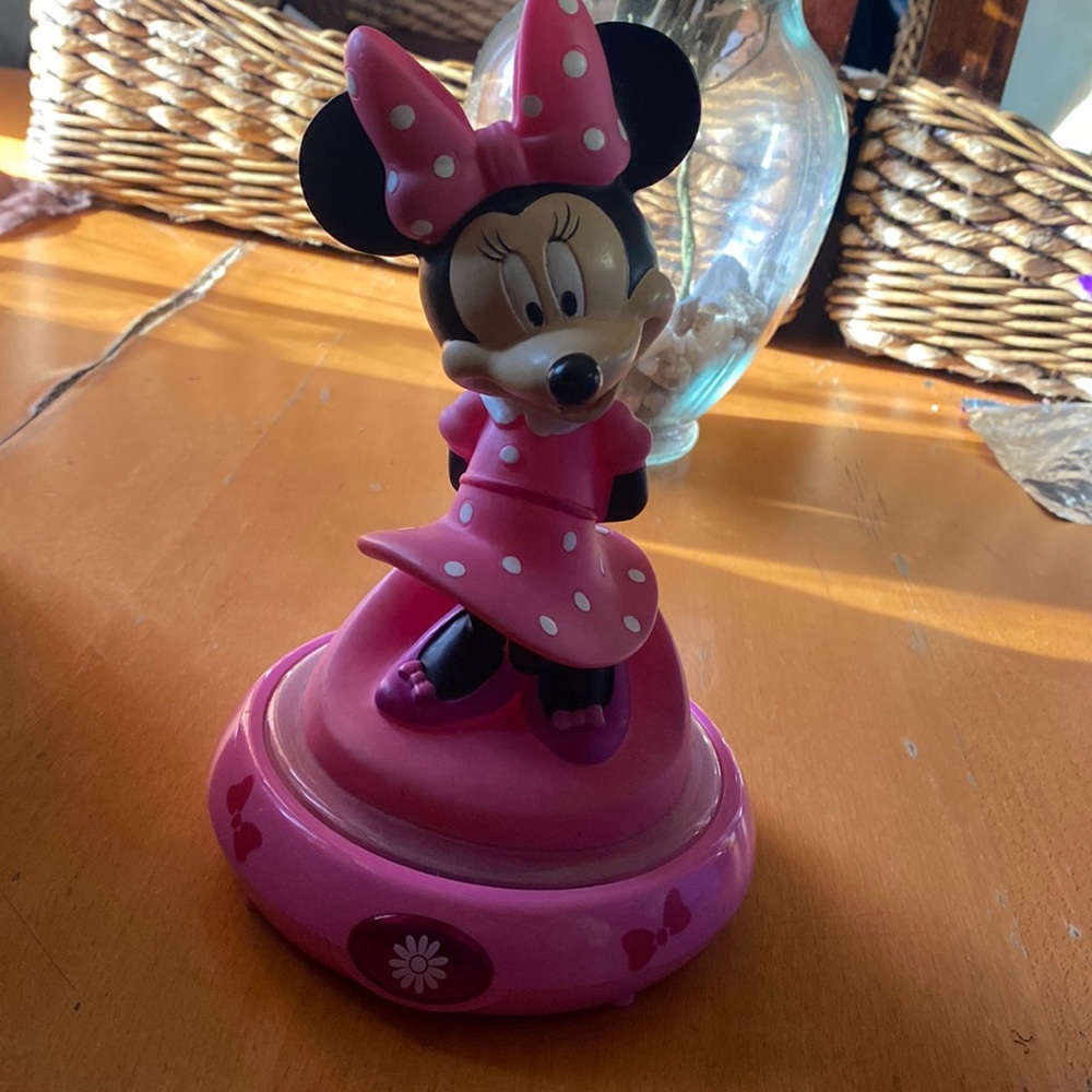 PEACHTREE PLAYTHINGS Disney MINNIE MOUSE Figural Night Light with Auto-Shut Off.